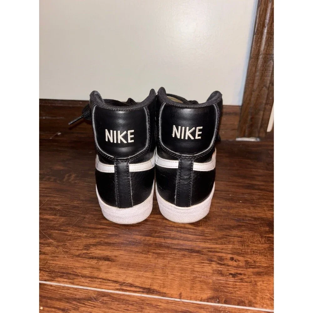 Nike Blazer Mid '77 Women’s High Top Sneakers